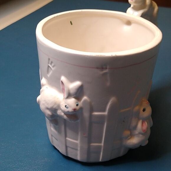 Vintage Twain LTD Rabbits on Fence White Ceramic Bunny Mug - Picture 3 of 9